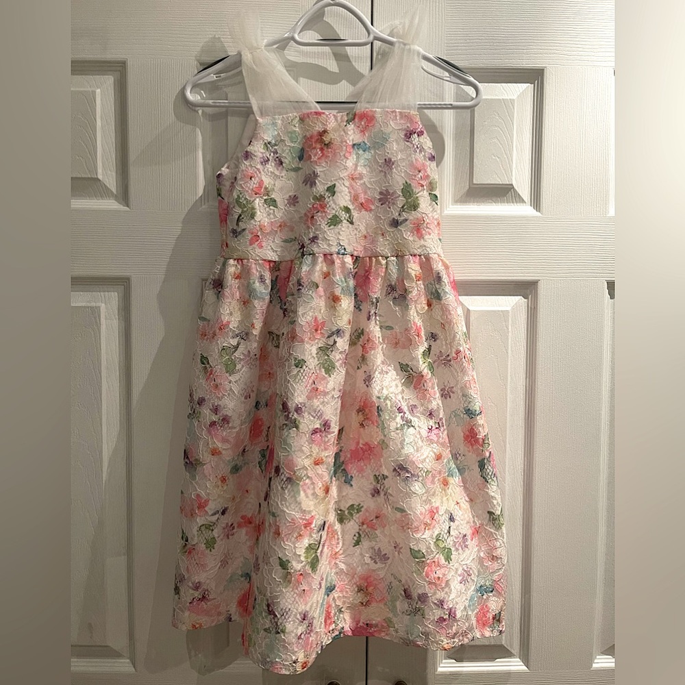 Beyonddd beautiful dress!!! Too small for my daughter ☹️ colorful, new dress